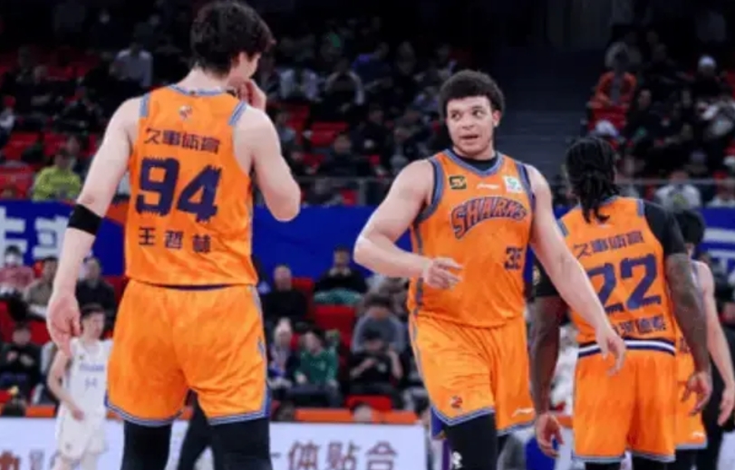 上海男篮3巨头，是整个CBA最完美的，因为

1、三人都有NBA履历，布莱德索是