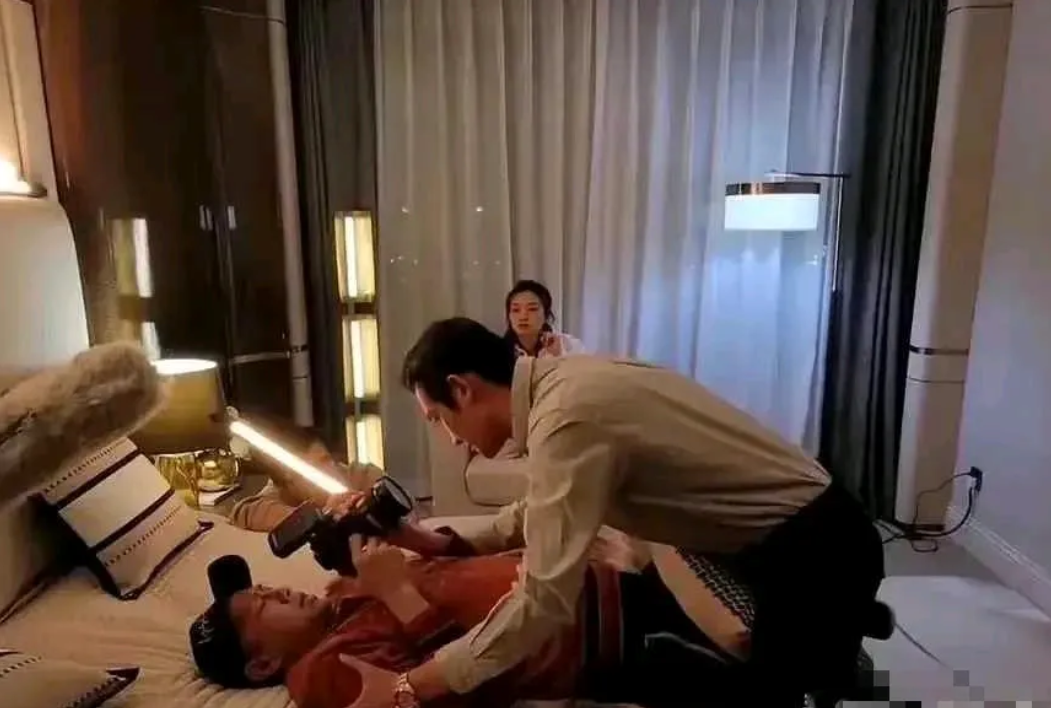 枕头是他最后的体面…