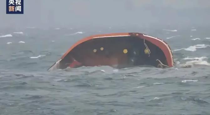 凌晨突发！
菲律宾出大事！
当地时间7月25日凌晨，菲律宾突发史上最大燃油泄漏事