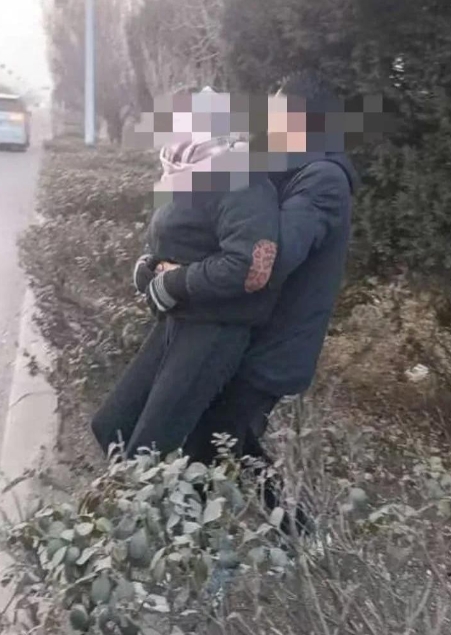 莒南板泉发生了一件怪事，昨天中午，一位女士骑着电瓶车走丢了，这可不是一般的走丢，