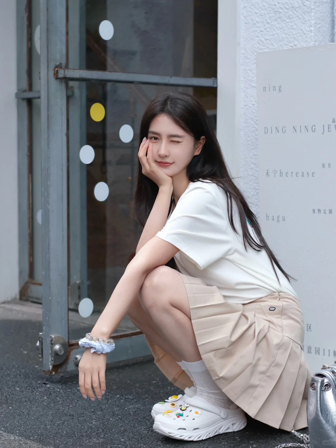 夏季基础穿搭｜洞洞鞋真的很百搭呀~
好天气变成一个闲不住的宝宝
不想待在房间里玩