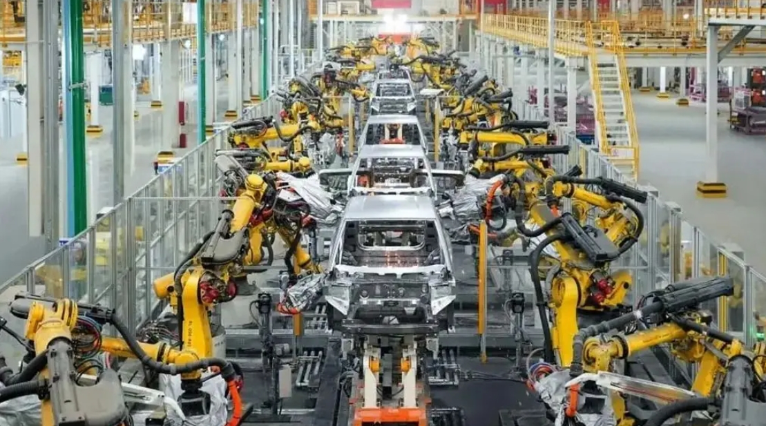 如果你家门口有大众汽车工厂和比亚迪汽车工厂，你要去哪个工厂打工？
大众汽车在中国