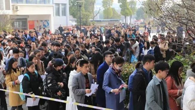 深圳大厂年薪50万的同学，咨询我如何备考公务员