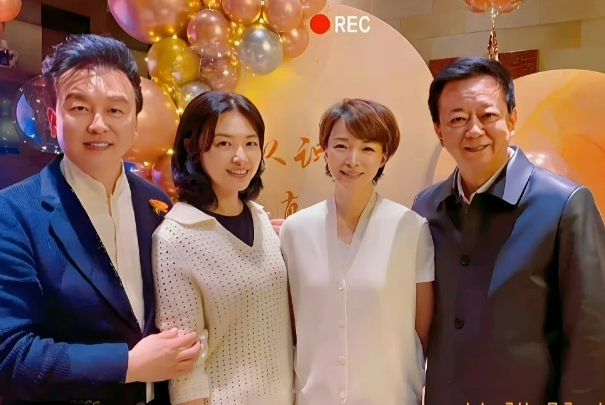张泽群，凌晨发文！

5月4日，凌晨，主持人张泽群还没有入睡，在社交平台发文，再