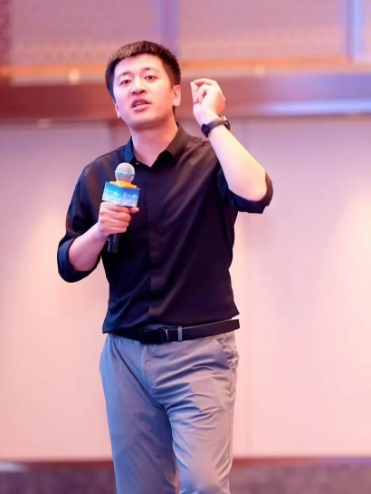 虽然我知道信息是可以收费的，有偿分享也是合理的。

虽然我知道他能收这么贵，明显