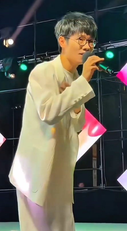 为什么大家会这么抵制李行亮的商演：

1. 节目中的争议表现：在《再见爱人》节目