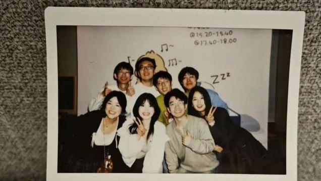 被大厂抄袭的小鸡词典，败诉了，粉丝用一场告别会送他们最后一程