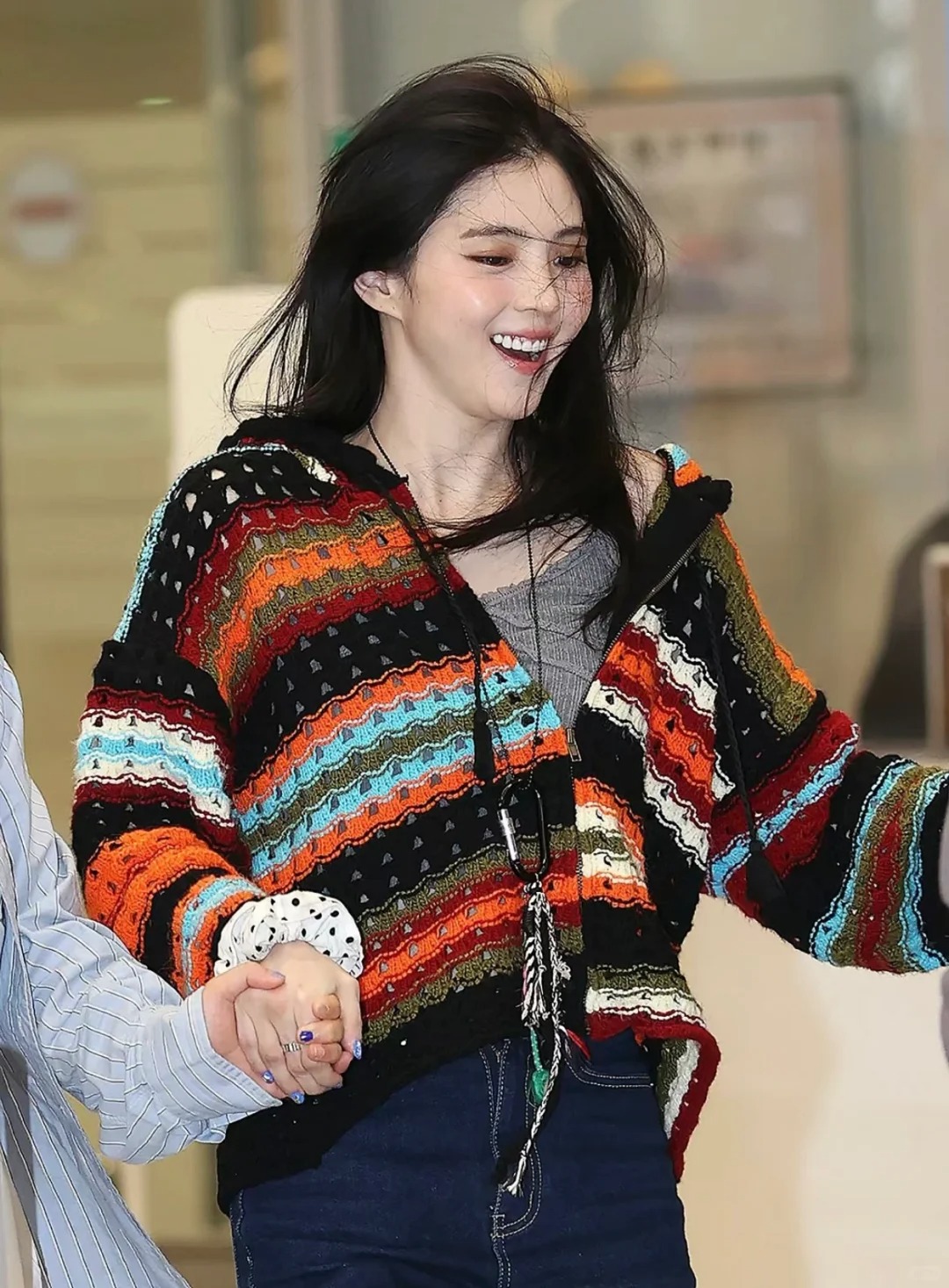 韩素希这张两张照片一看就是个颠的
或许她真的就是不太正常
正常人不会去抢个丑男
