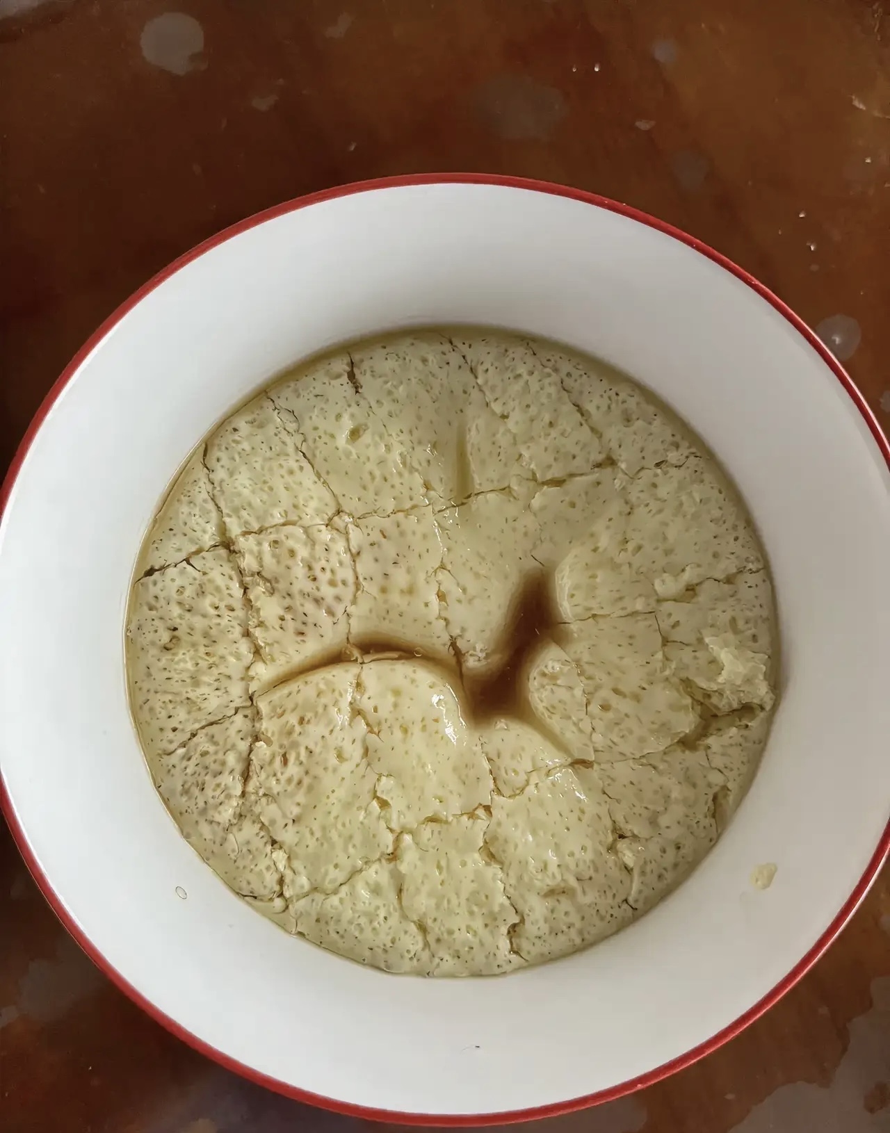 我家儿媳干啥啥不行，吃啥啥不剩！一天啥也干不了，蒸个鸡蛋羹，这做的是个啥呀？上面