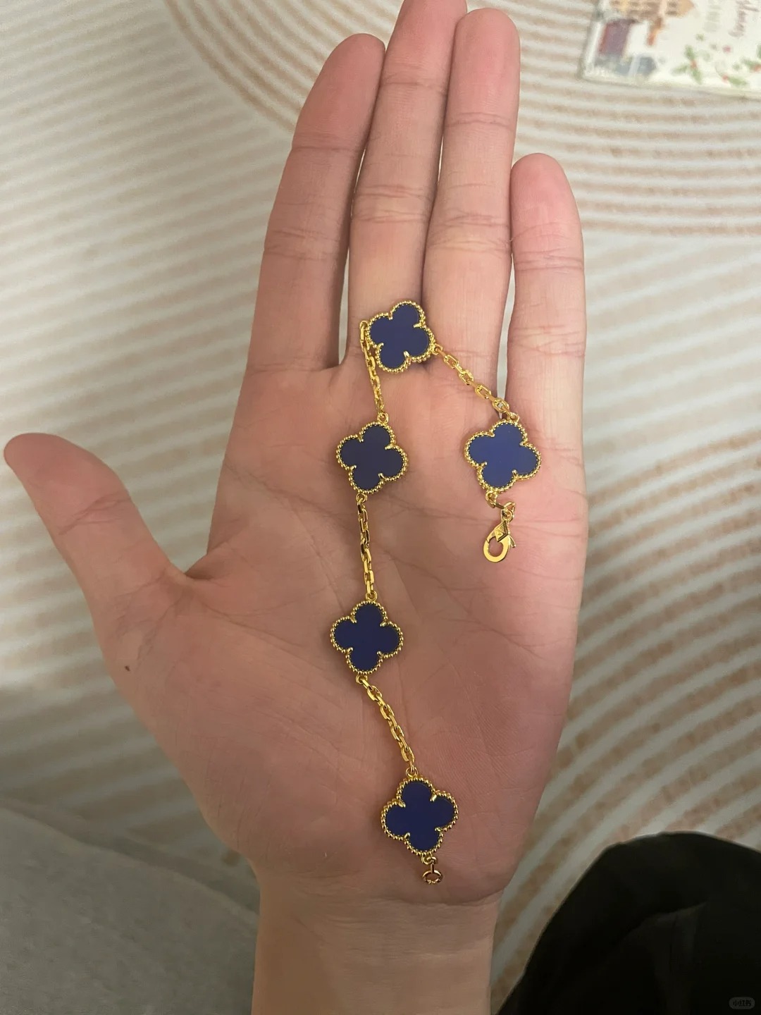 相亲对象送的梵克雅宝，求看看真假