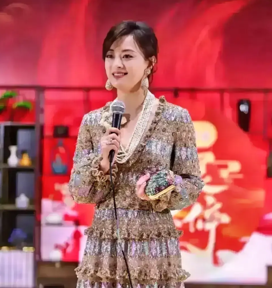 从未婚未育的蒋欣和已婚已育的孙俪身上，我终于知道为什么越来越多的人不想生孩子了。