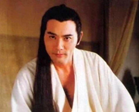 周迅和陈红对他一见倾心，一生未婚未育