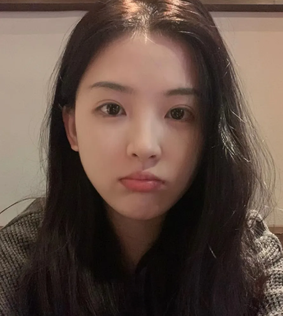 被自己的弟弟踹了两脚，心如死灰
我比我弟弟大12岁，小的时候带着我弟弟出去玩，出