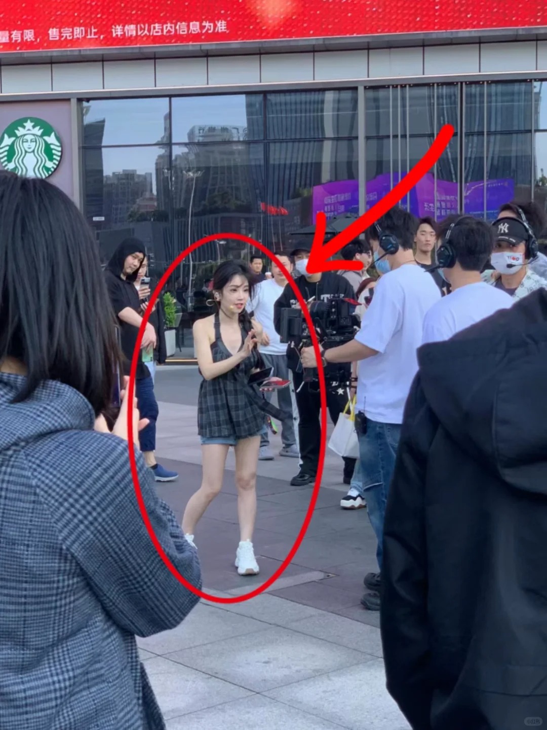我天！网红才是真正的容貌重灾区吧...
很难想象这是竟然是生图啊！人美皮肤还这么
