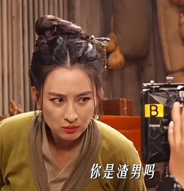马苏演技获赞，拍戏一条过，面对摄像机念台词不出戏，演技堪称教科书。网友认为她因替