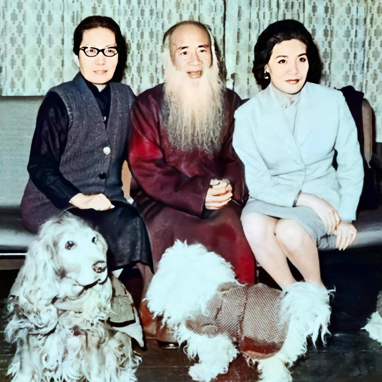 当时，44岁的张大千收了一个16岁的女徒弟学画。没多久，女徒弟说“师傅，我怀孕了