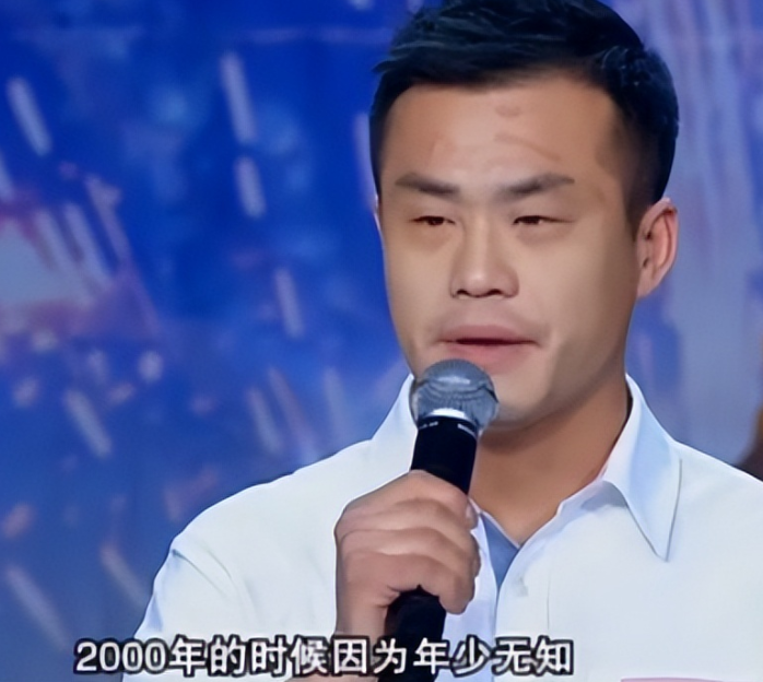 2000年，一位20岁的犯人在狱中爱上了女教官，向她大胆表白后，女教官塞给他一张