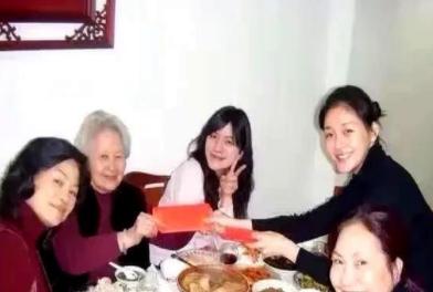 汪小菲真的不演了，以后也不会笑了，做了那么多蠢事，大S不就是想赢吗，让她赢好了！