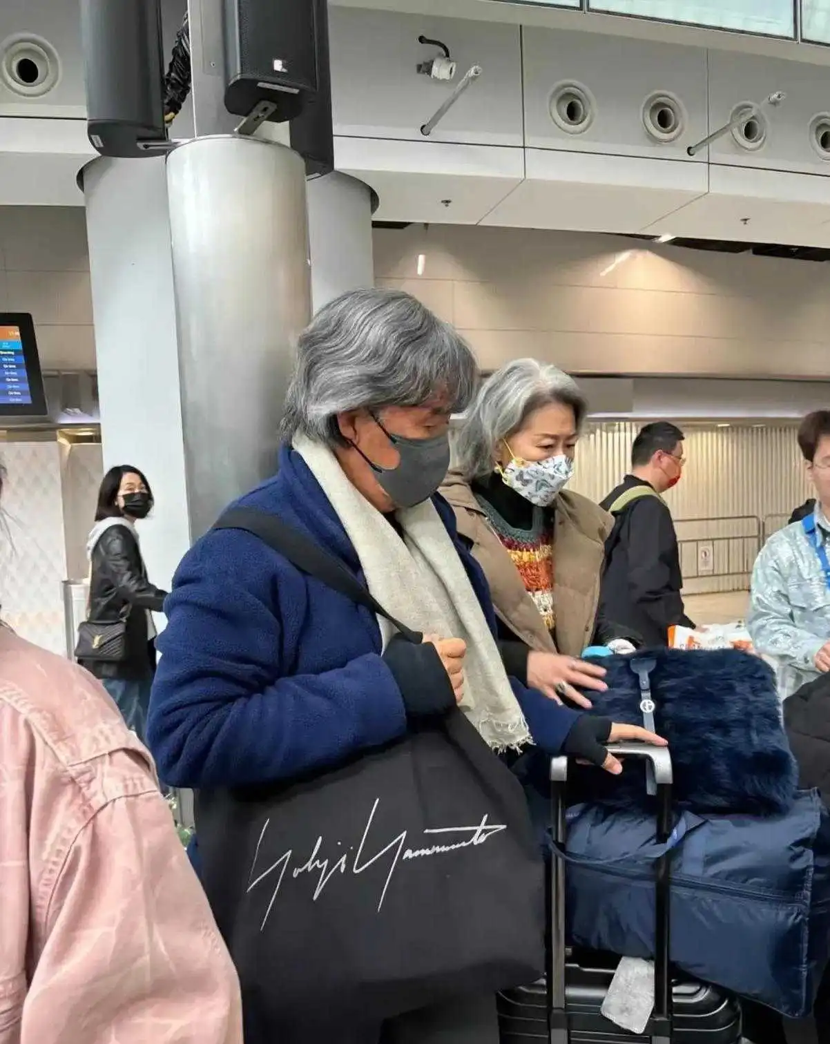 遇到俩大明星，他俩是不是舍不得花钱？