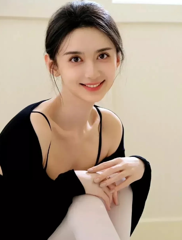 高亚麟有错吗？
     高亚麟当然有错，他婚内出轨，把给魏嘉戴了绿帽子，他肯定