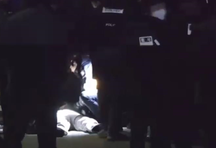 大批人被捕，总统警卫处“投降”，警方架云梯，尹锡悦早上被捕！

1月15号凌晨，
