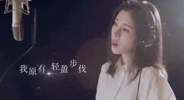 张碧晨的音乐旅程向我们揭示了一种坚持与梦想的力量。她以“义举”帮助《哪吒》系列电