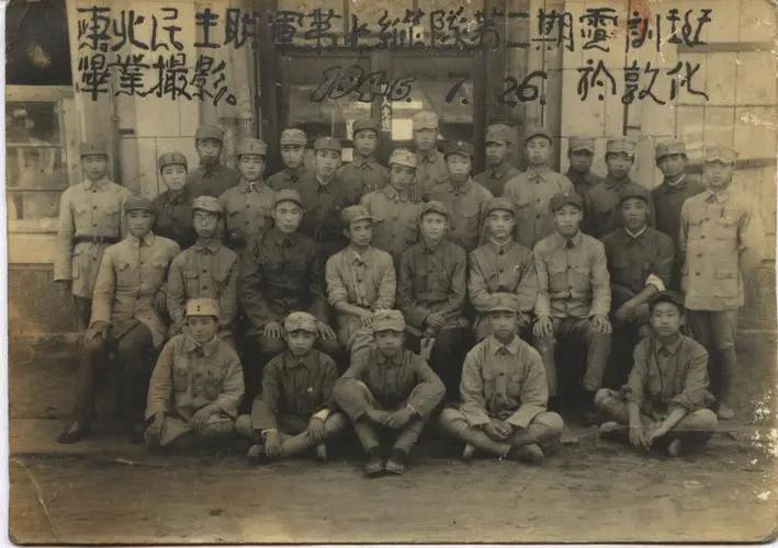我爷爷在解放战争时期属于四野，总有一种迷之自信，记得以前他老人家常说:

​第一