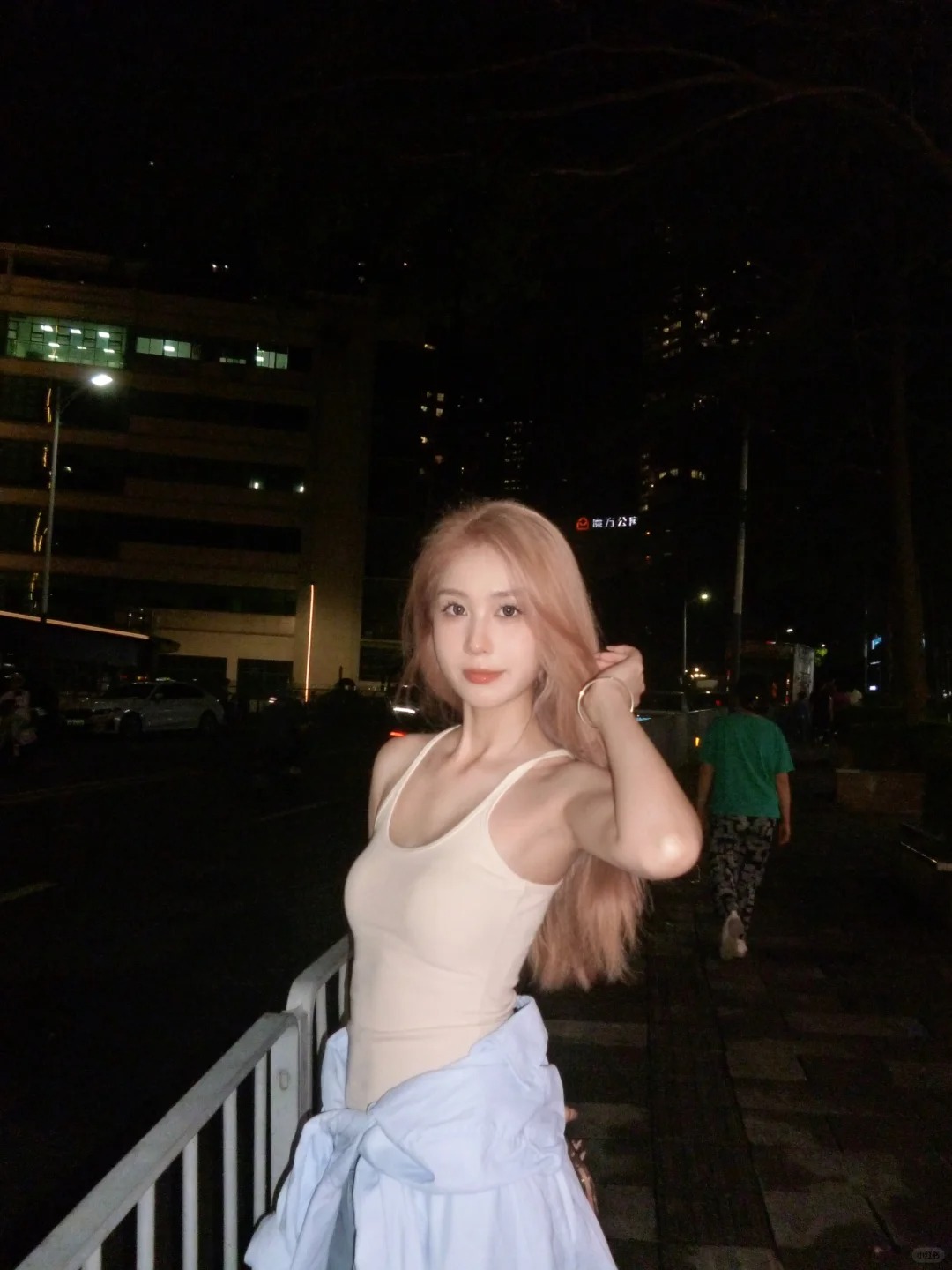 放弃黑发第一次漂发 朋友说我嘎嘎乱鲨
第一次尝试染发之奶茶粉金 Rose发色
真