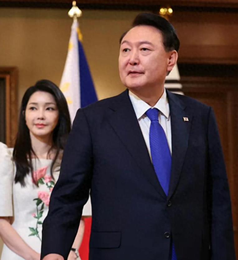 这两天，我们的邻居韩国爆发的内乱继续升级蔓延。12月6日，韩国最大在野党共同民主