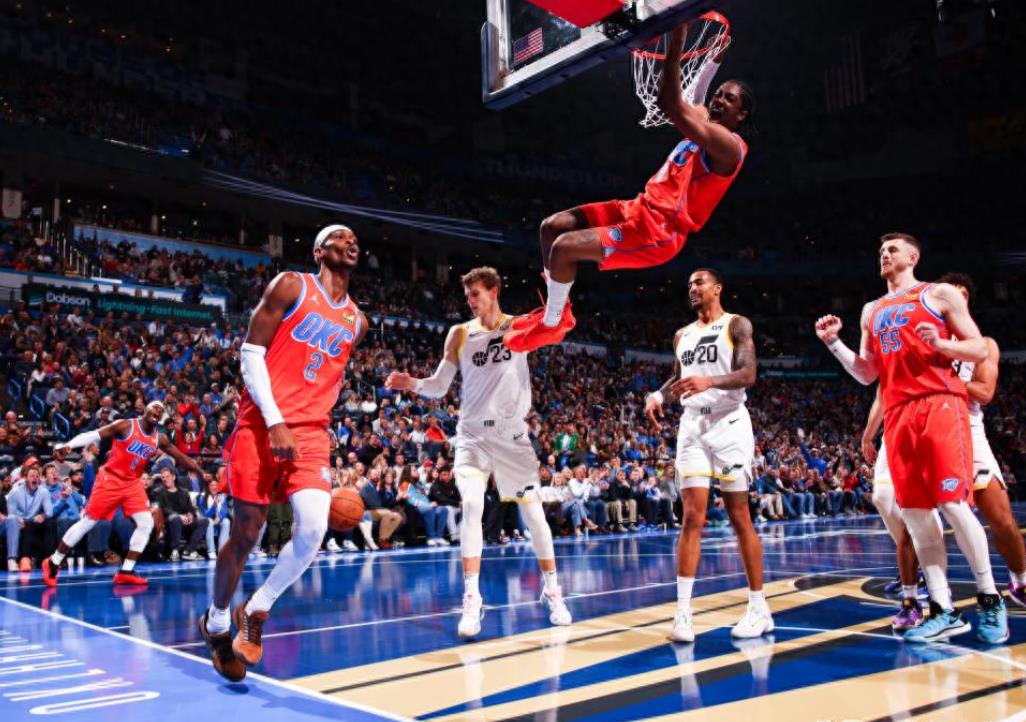 北京时间12月4日，NBA杯小组赛最后一轮，雷霆主场对阵爵士。上来爵士势头不错，