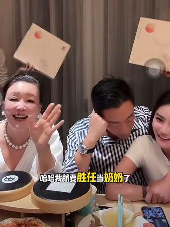 汪小菲无声无息回应张莹莹一次次爆料抹黑！
8月26日，汪小菲和他的兰姐马晓梅一起