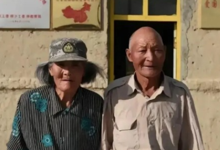 1964年，边防战士魏德友回山东老家相亲，因长相英俊，吸引大批女孩上门相亲，对此
