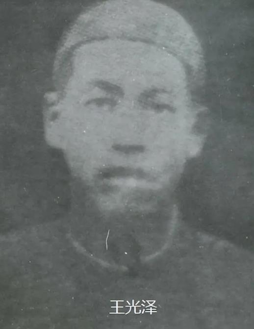 1982年，四川一村民意外挖出一具遗骸，其脚上带着七公斤的大铁链，脚踝上还钉着四