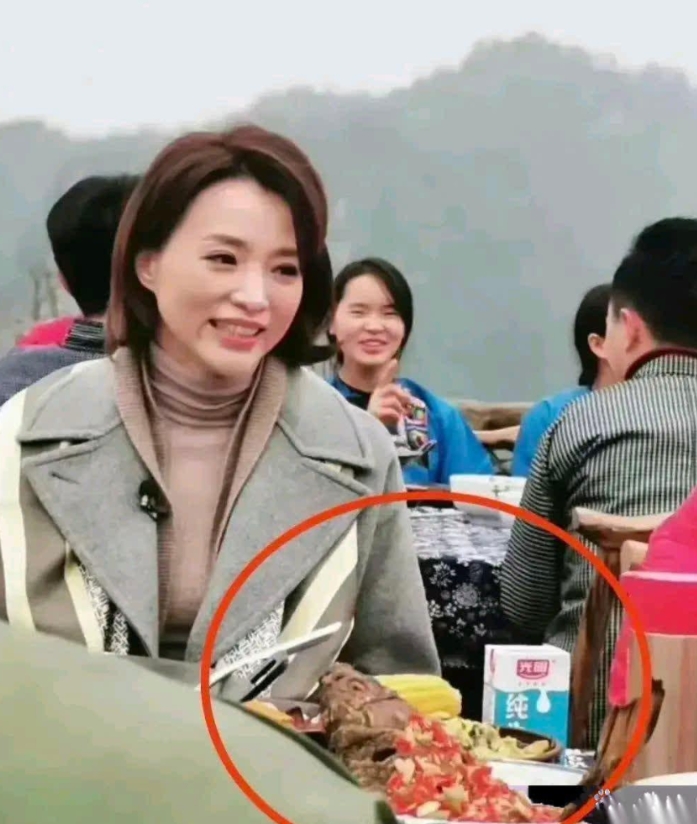 董卿太接地气