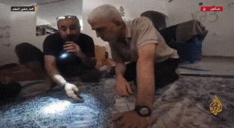 辛瓦尔还真没得黑。
作为哈马斯的最高领袖，自己亲赴战斗的第一线，光凭这一点，都让
