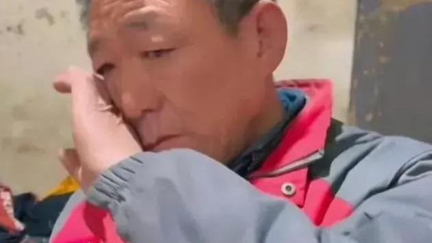 10年：哥哥去世，嫂子改嫁，男子独自照顾4个侄子，无人敢嫁