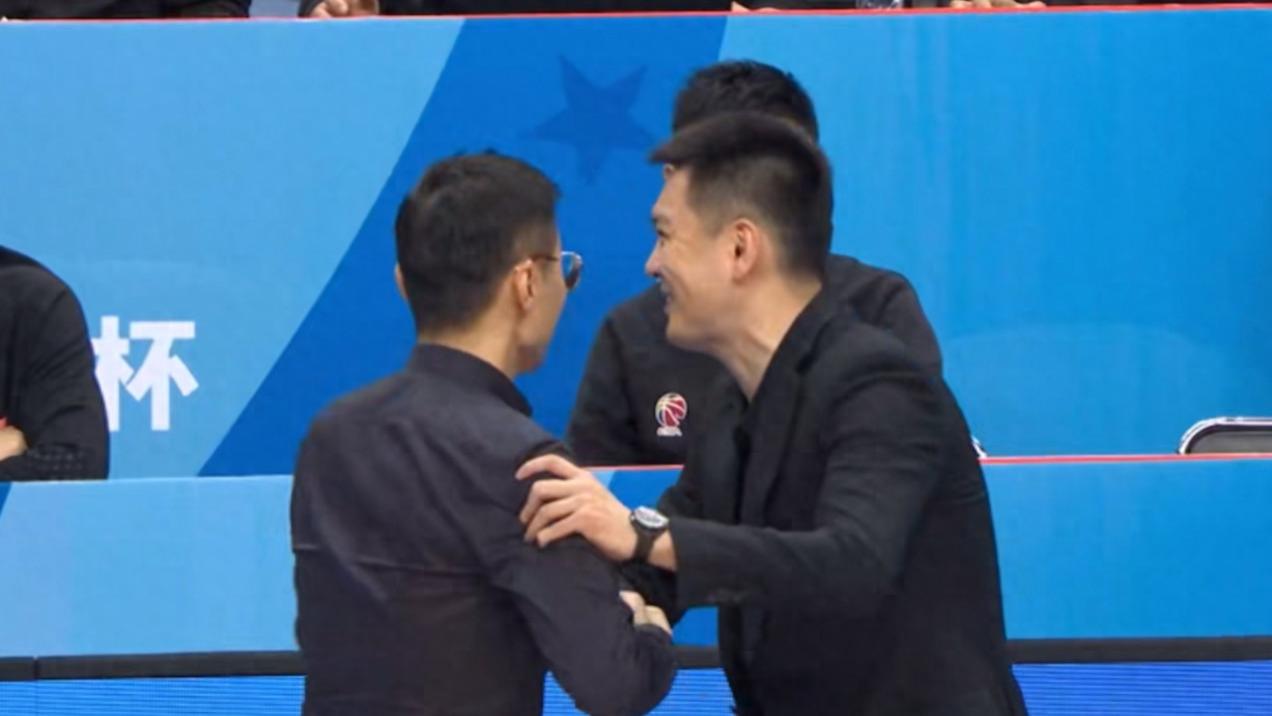 新疆大胜辽宁！两帅愉悦洽谈，新疆全员开心，皮特森采访直指冠军