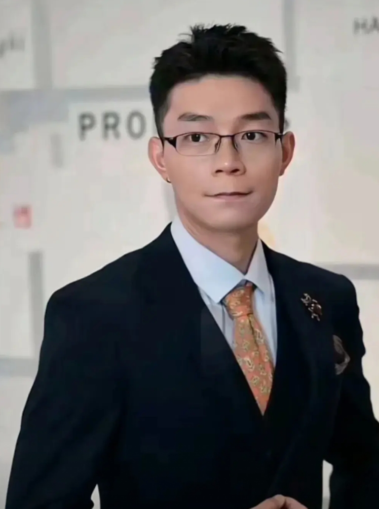 唐尚珺这小子，才开学十几天，就彻底放弃了复读的打算，这可真是让人大跌眼镜！华南师