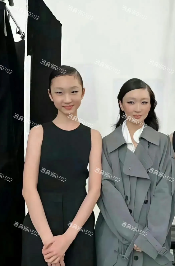 周冬雨的替身跟她长得好像啊，脸型眼睛一模一样，就是替身个子更高，看起来年纪很小。