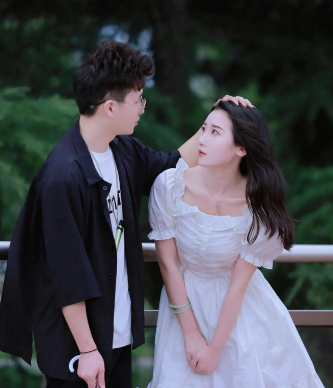 在追求长期而珍贵的感情关系时，我们必须谨慎行事，以避免那些可能导致误解和矛盾的陷