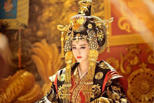 权力游戏中的牺牲品：张昌宗与上官婉儿的悲剧