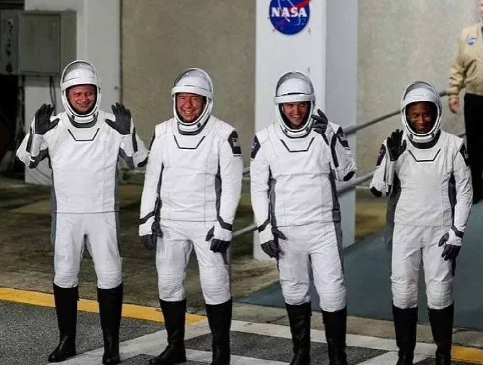为什么马斯克龙飞船接回的4名宇航员，全部紧急入院，NASA拒绝透露细节，背后的原