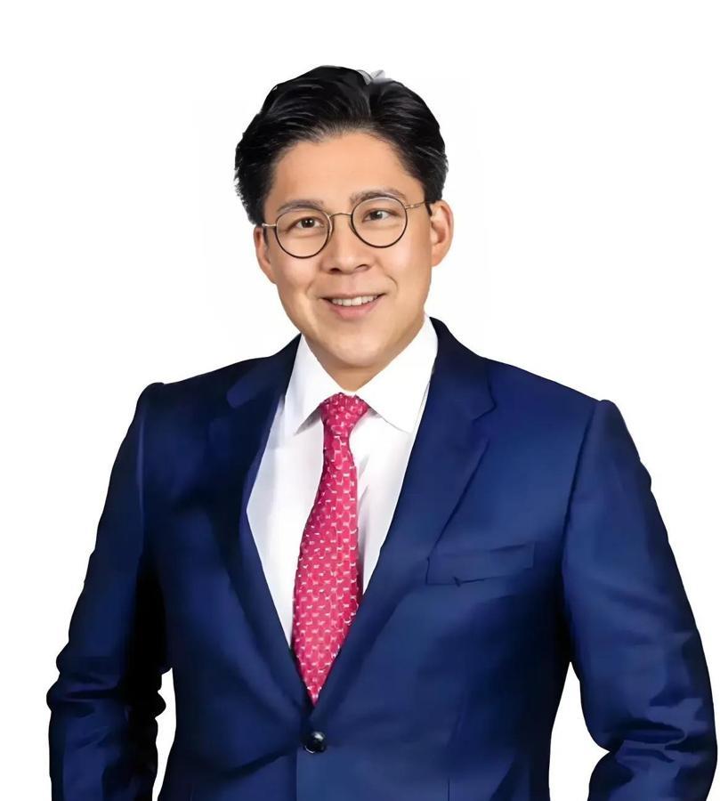 实话实说，霍启刚这名字一提起来，真是个“富二代”，但……

个人房产：香港浅水湾
