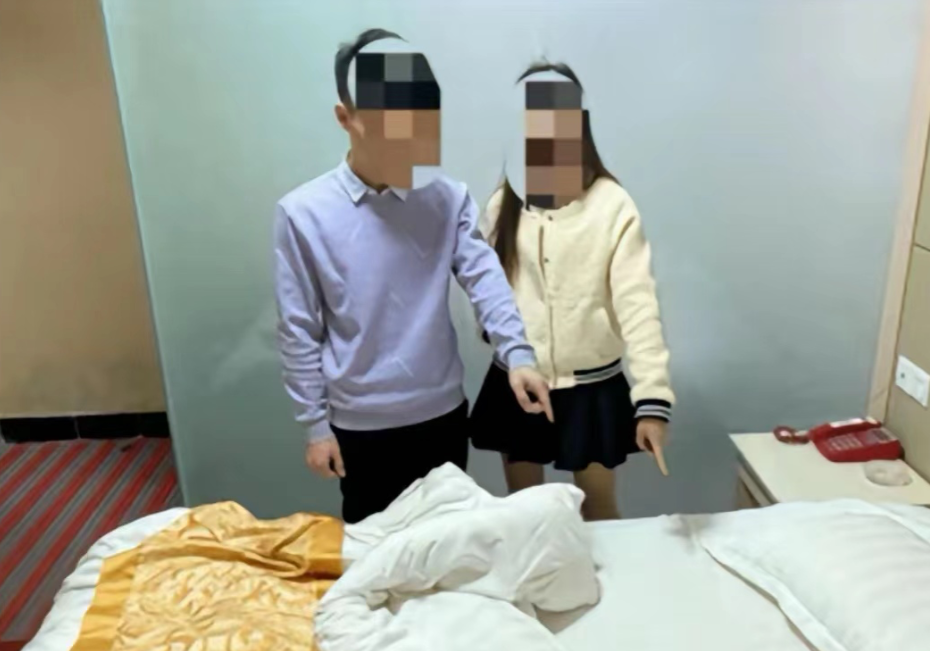 男子支付400元嫖资，开灯看清脱掉衣服的女子后，嫌对方长的丑想要反悔，双方发生争
