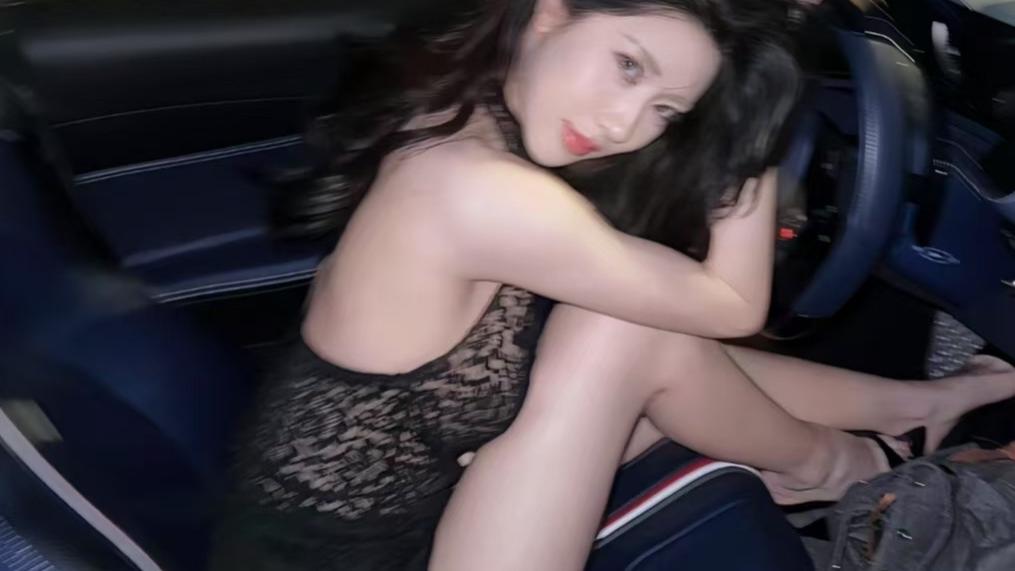 暗夜车内: 蕾丝间的性感低语