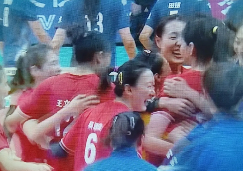 解盛岩是山东女排逆转北京的最大功臣。

山东女排大心脏啊！客场作战0:2落后，实