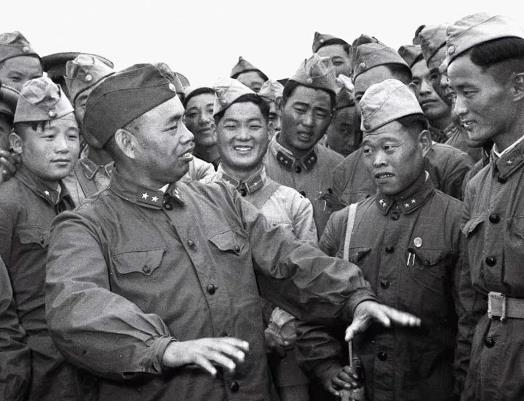 许上将的酒量有多大？年轻时一次能喝5斤白酒。70岁时能喝两斤茅台。
1985年1