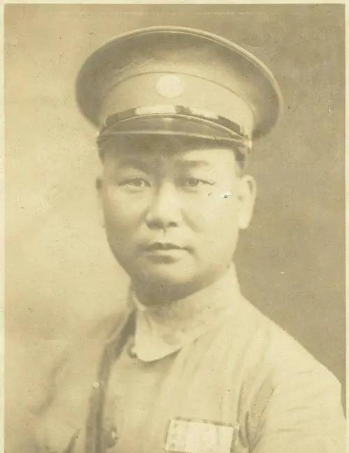 1936年，国民党上将刘峙的妻子杨庄丽给子女找了一个年轻的女大学生当家教，不想却