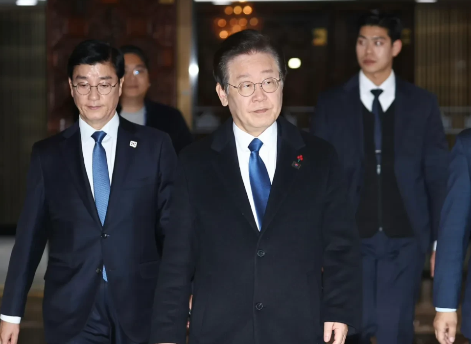 重磅消息！韩国国会通过弹劾总统尹锡悦、总理韩德洙代行总统职权后，韩国最大在野党党