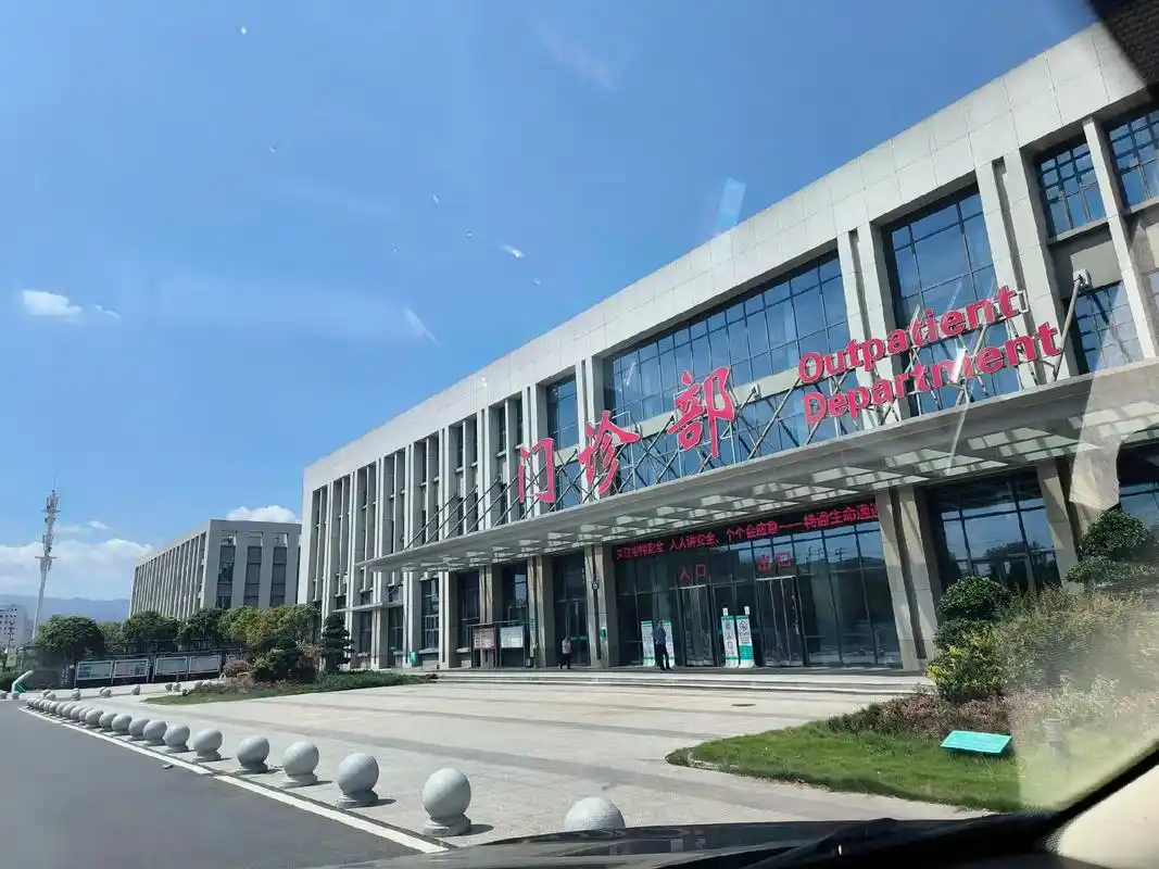 医院有2000名职工，临床医生只有129人 全院2000员工，临床一线医生只有1